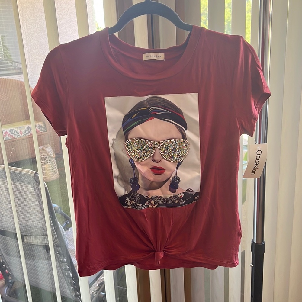 Occasion red portrait tshirt with rhinestones. Junior (L)